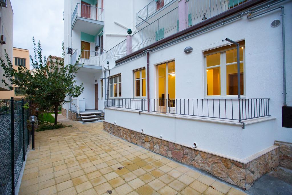 Il Nido Del Sole Apartment Чефалу Стая снимка