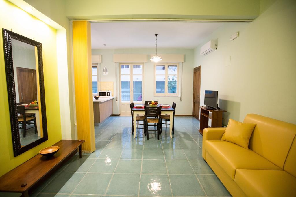 Il Nido Del Sole Apartment Чефалу Стая снимка
