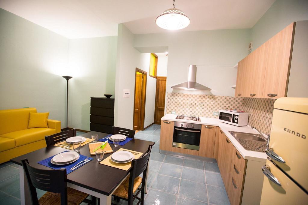 Il Nido Del Sole Apartment Чефалу Стая снимка